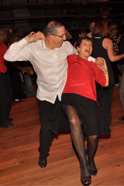 min 2011 12 04 station danse 181